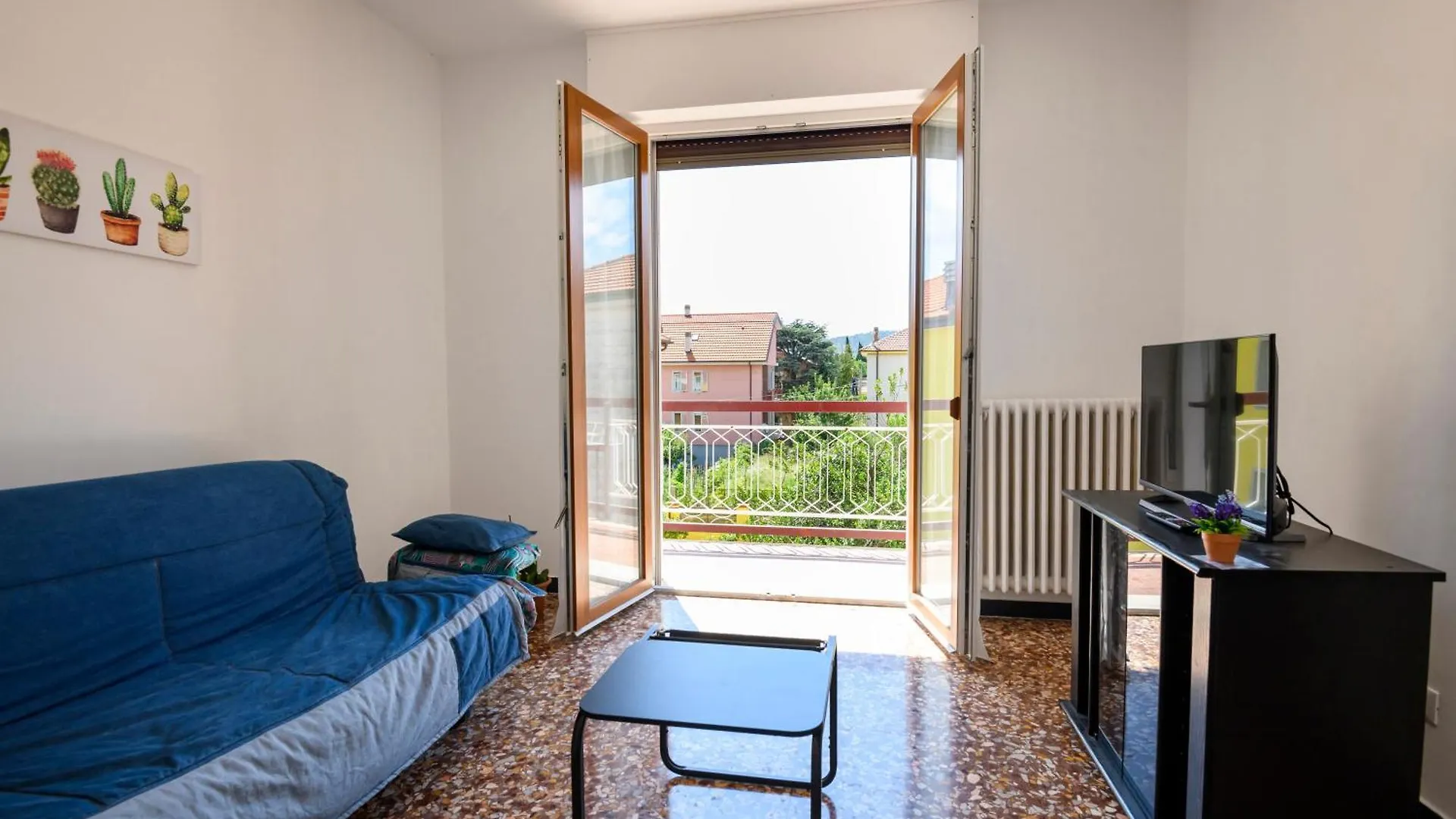 Chiwi'S Home 2 Vado Ligure 0*,  Italy