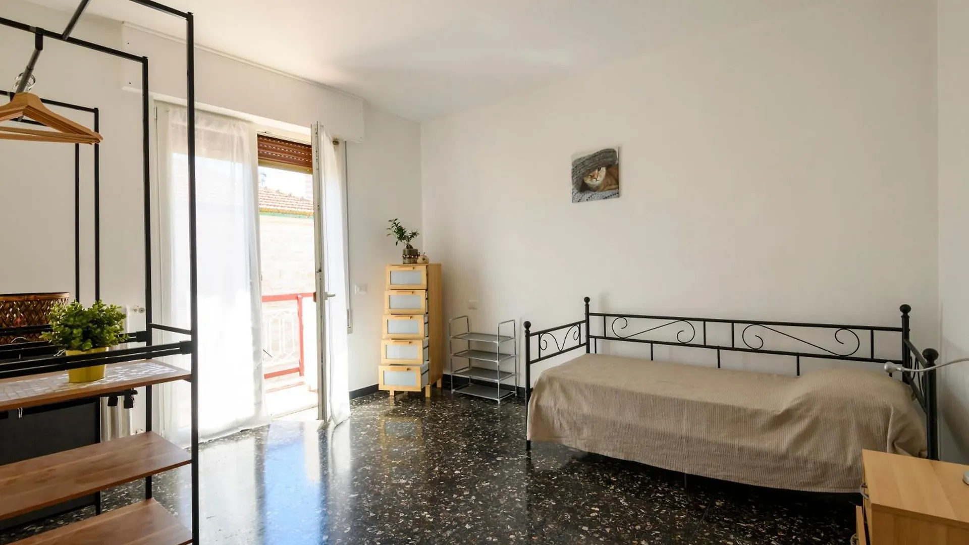 Chiwi'S Home 2 Vado Ligure 0*,  Italy